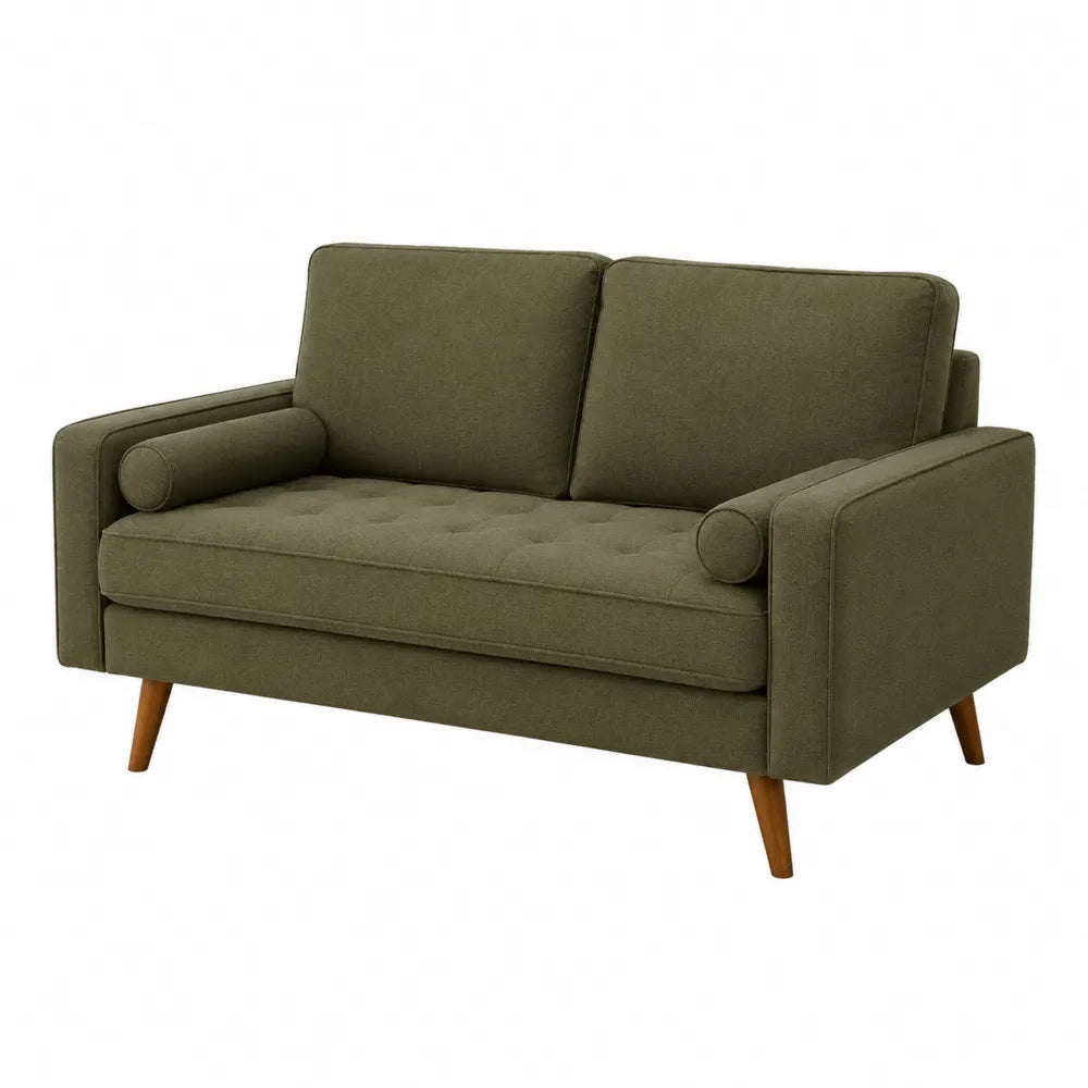 Dwuosobowa sofa z tkaniny i drewnianymi nogami w kolorze oliwkowym